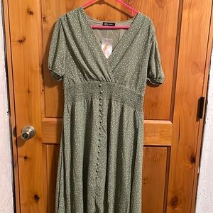 New ladies dress , sage green really cute! Size L